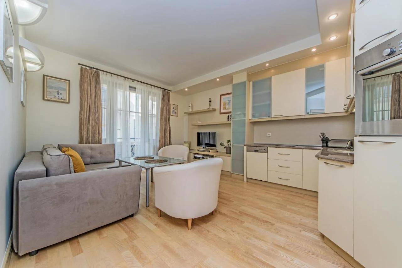 Apartament Złota Gracja z prywatnym parkingiem