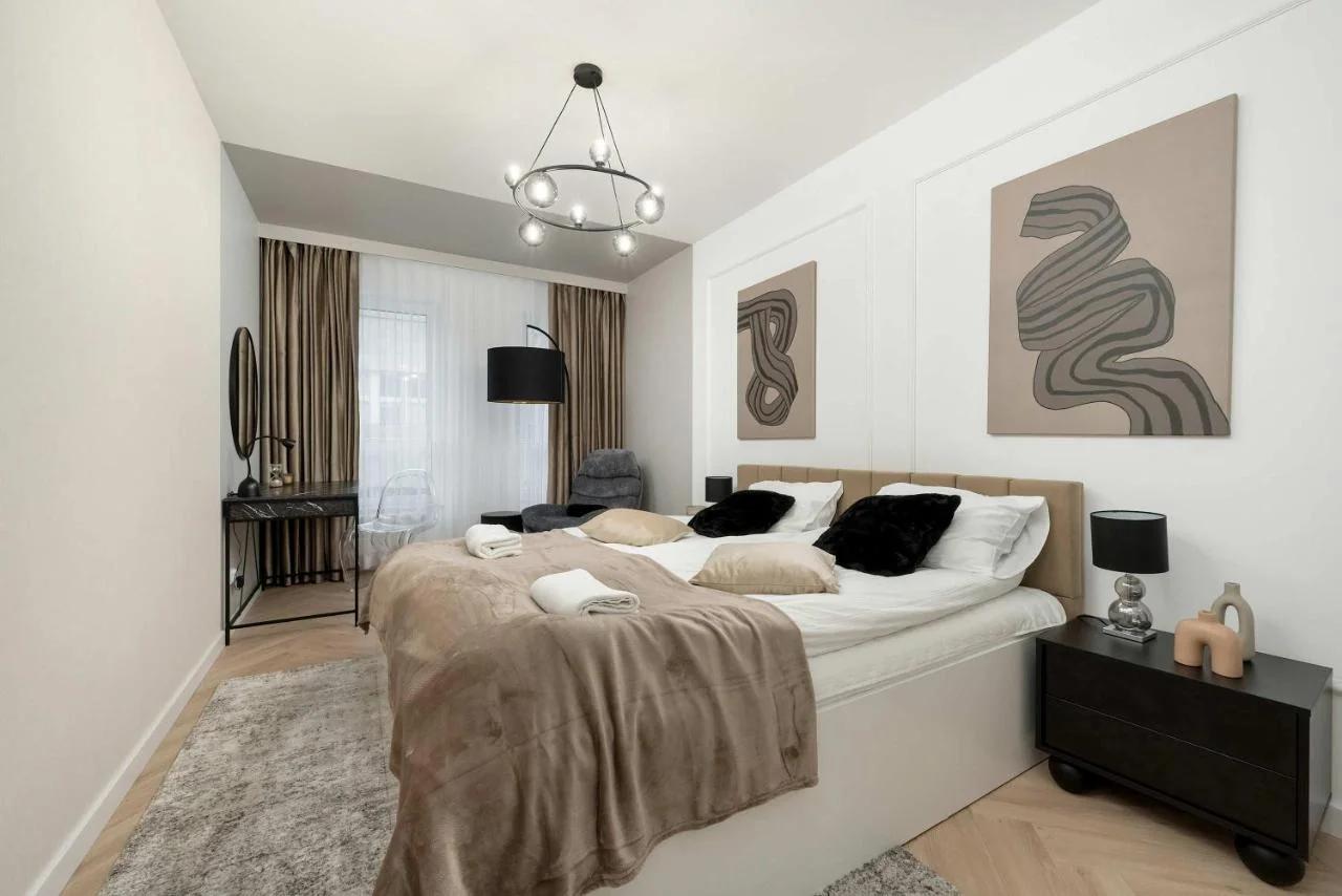 Apartment Near Centre of Wrocław with AC and Parking by Renters Prestige photo