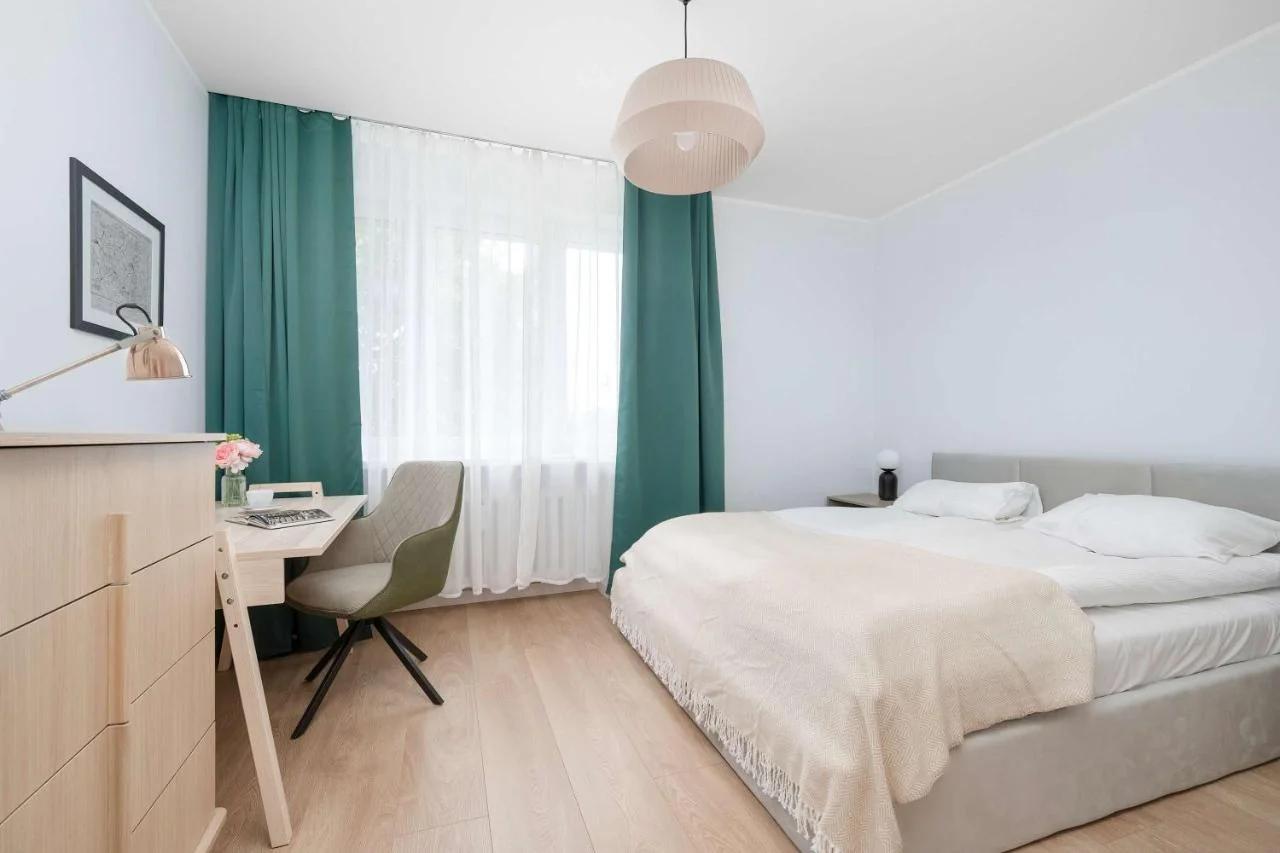 Azure Apartment Teatralna with Air Conditioning in Wrocław by Noclegi Renters foto