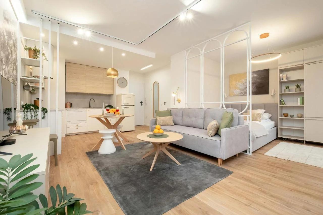 Bright Studio Milionowa in Łódź Perfect for Remote Work by Noclegi Renters foto