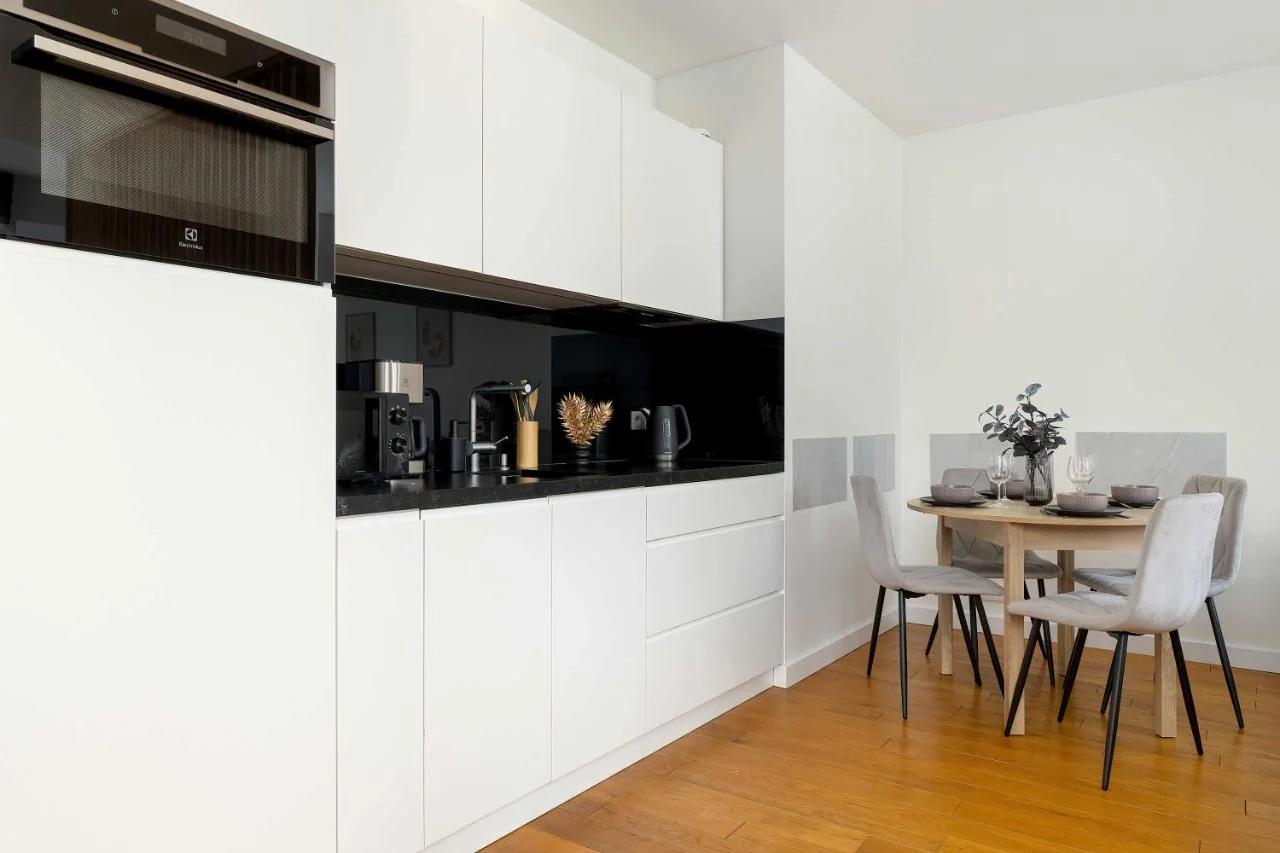 Exclusive Air Conditioned Studio in Cracow with Parking and Desk Close to the River by Renters Prestige foto