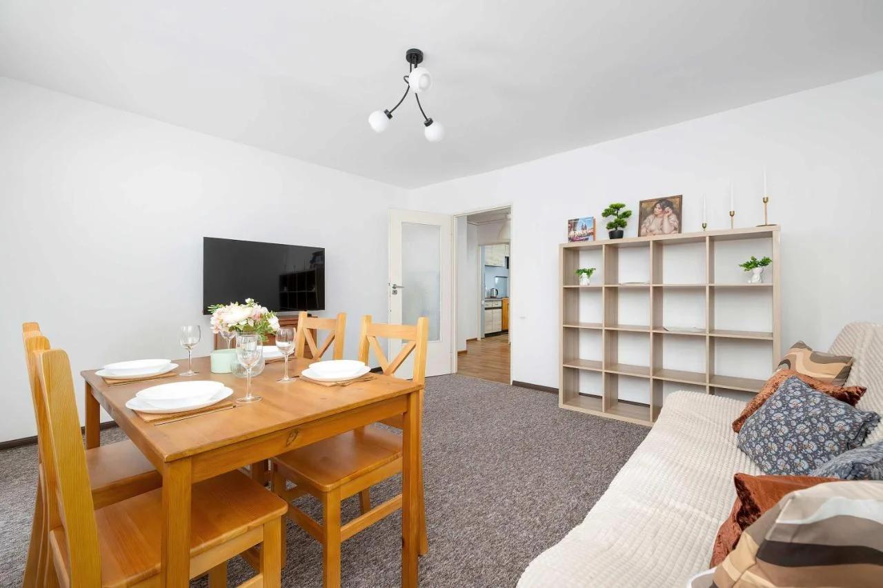Family 3 Bedroom Apartment with Balcony in Cracow by Noclegi Renters foto