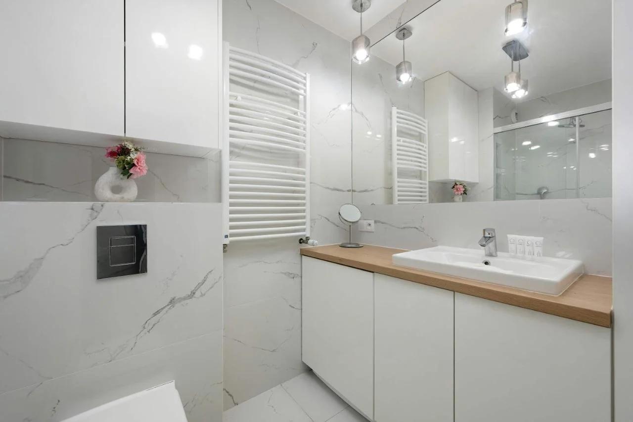 Klimatyczny Apartament z Parkingiem i Balkonem by Noclegi Renters foto