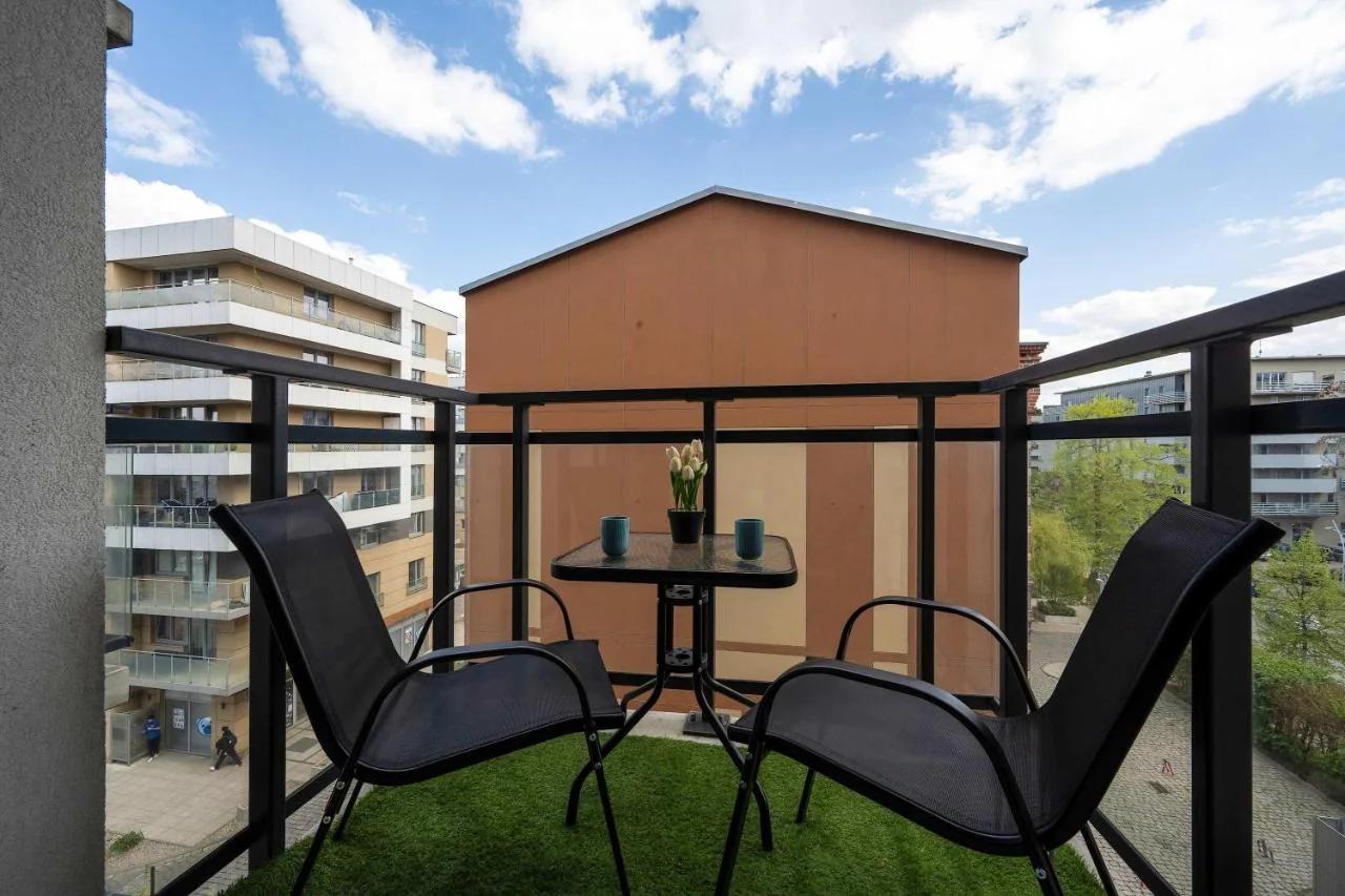 Klimatyczny Apartament z Parkingiem i Balkonem by Noclegi Renters foto