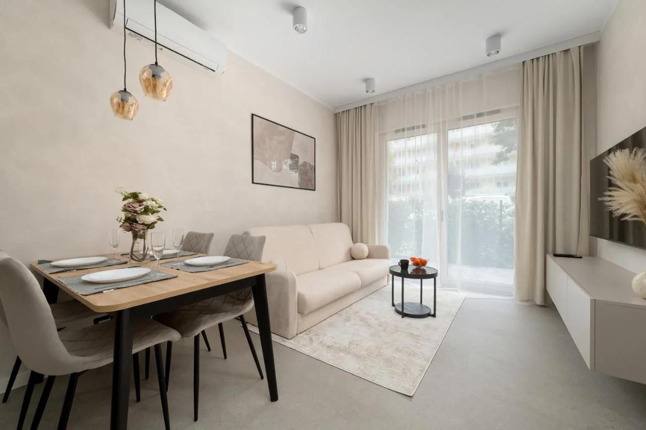 Luksusowe Apartamenty w Centrum Wrocławia Blisko Parku z Klimatyzacją w Salonie by Noclegi Renters foto