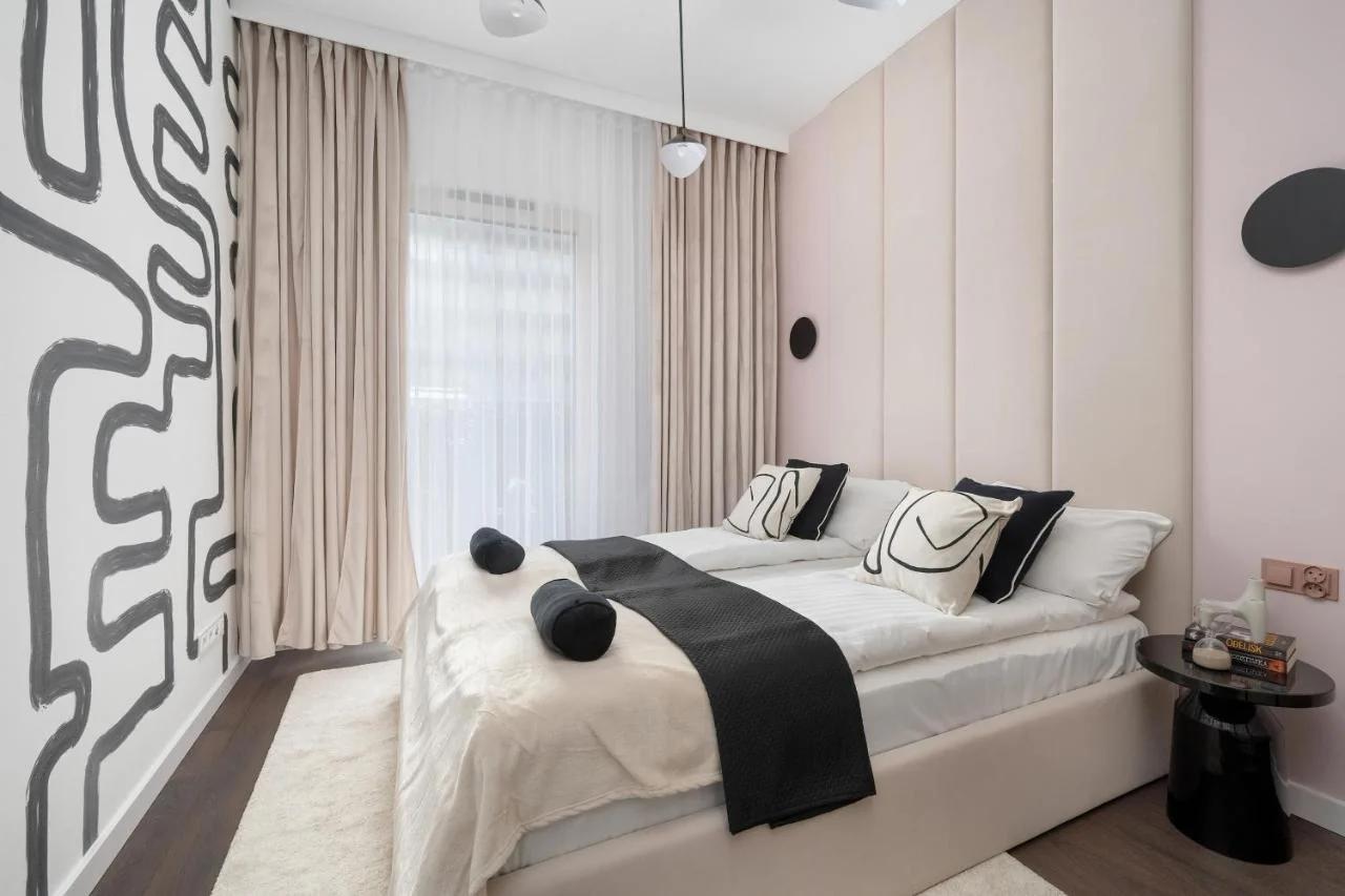 Luksusowe Apartamenty w Centrum Wrocławia Blisko Parku z Klimatyzacją w Salonie by Noclegi Renters foto