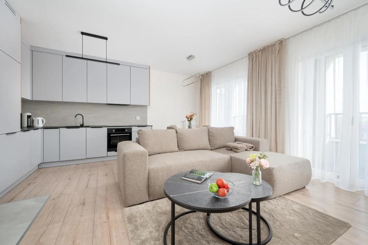 Luxury Sky Jagodno Apartment with Jacuzzi Parking & Terrace by Renters Prestige foto