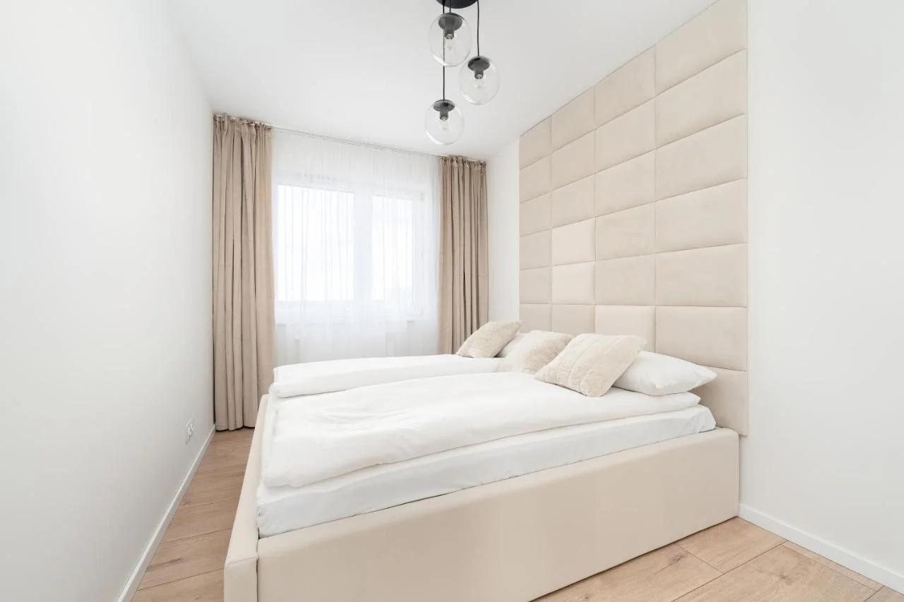 Luxury Sky Jagodno Apartment with Jacuzzi Parking & Terrace by Renters Prestige foto