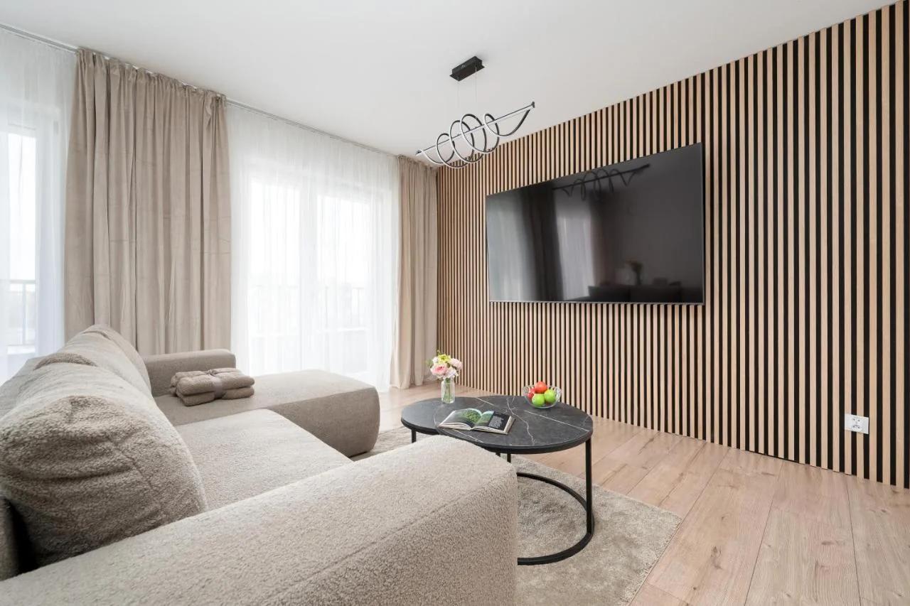 Luxury Sky Jagodno Apartment with Jacuzzi Parking & Terrace by Renters Prestige foto