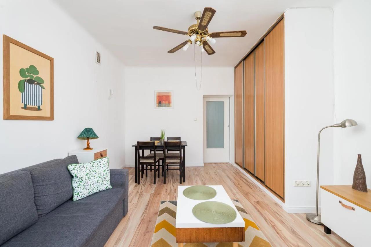 Metro Młynów Comfort Apartment by Bookinghost