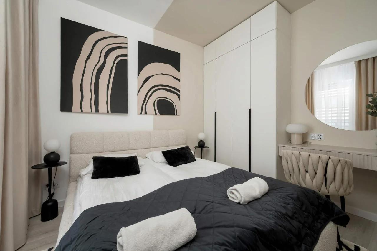 Mieszczańska Elegant Apartment with Balcony Wrocław by Renters Prestige photo