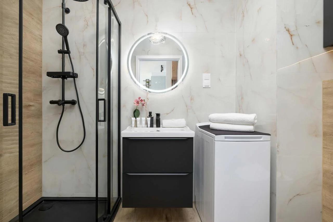 Modny Apartament z Parkingiem i Balkonem by Noclegi Renters foto