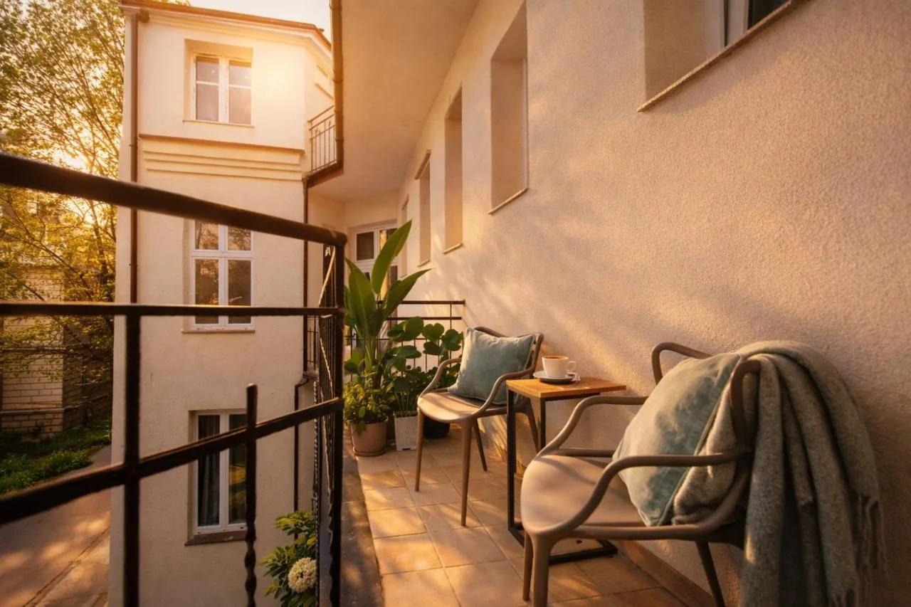 Old Town Apartment with balcony AC WiFi Smart Tv King Size Bed Parking foto