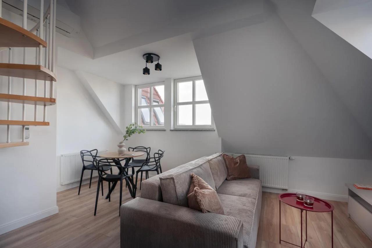 ProperUNIT Bright Apartment in Old Town with AC photo