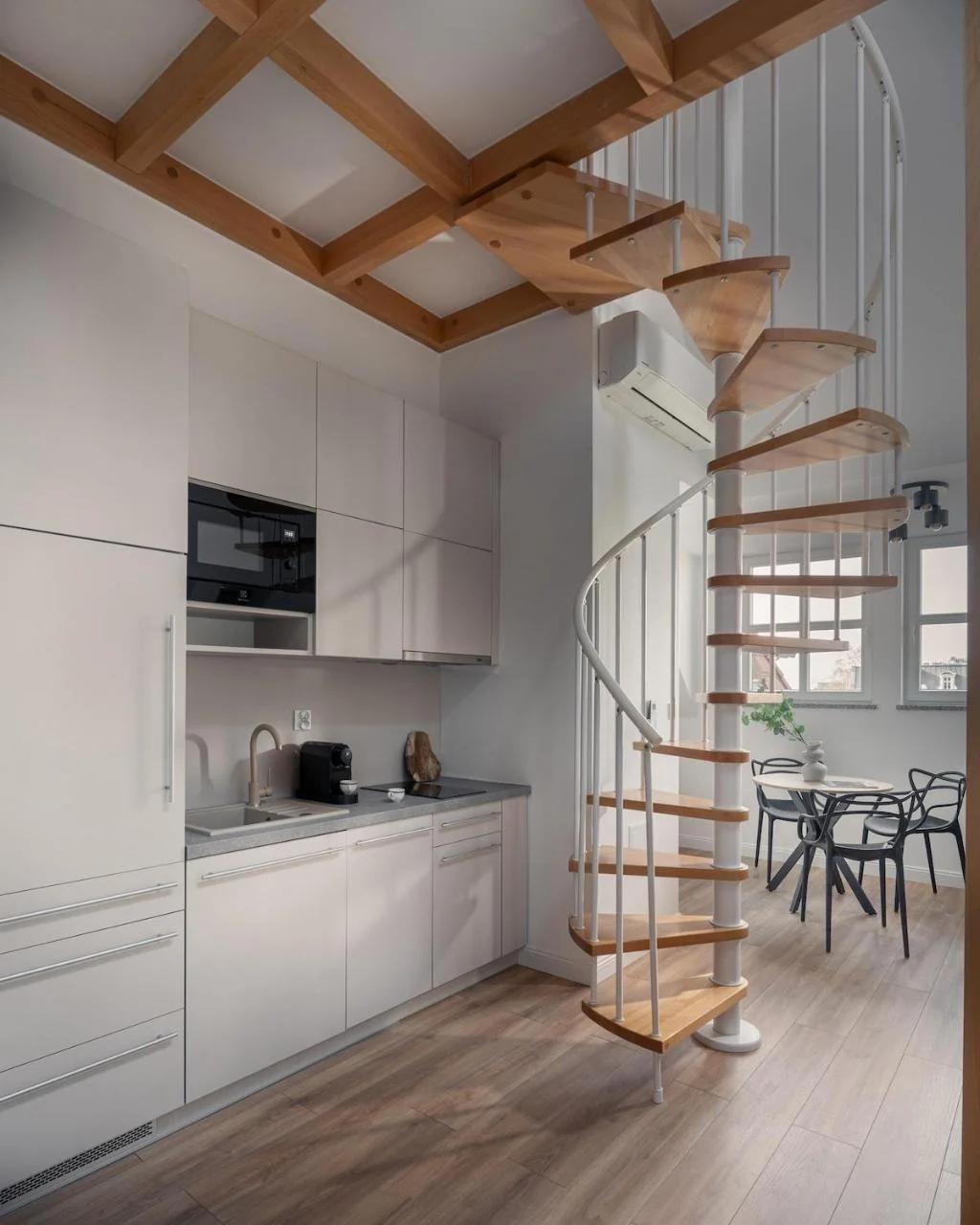 ProperUNIT Bright Apartment in Old Town with AC photo