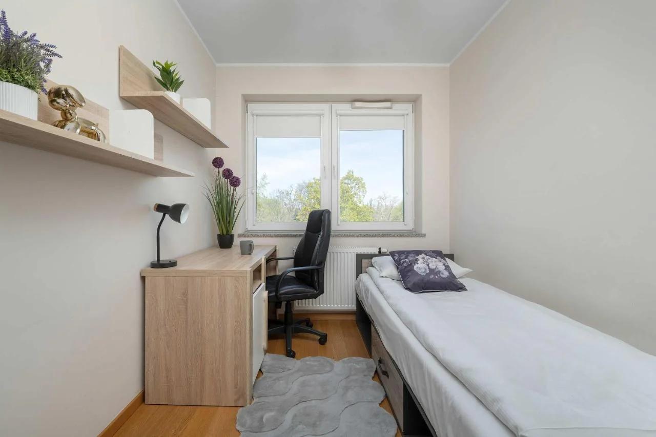 Rodzinny Apartament z Dwiema Sypialniami i Balkonem we Wrocławiu by Noclegi Renters foto