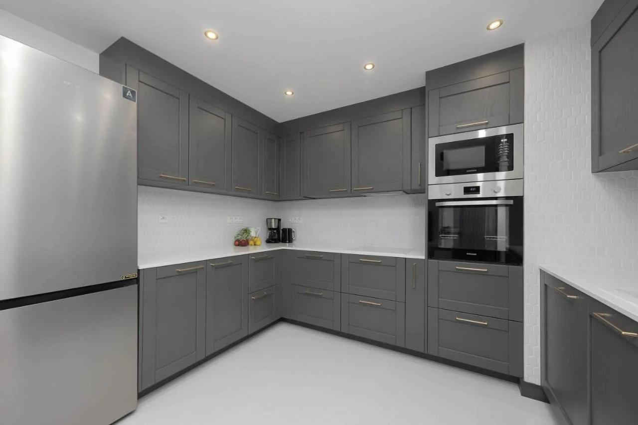 Teodorowicza Elegant Apartment with Parking in Warsaw by Noclegi Renters photo