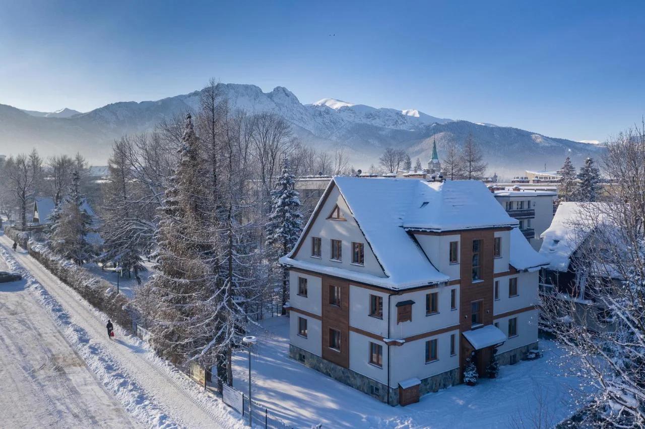 WILLA JAROSTA & SPA, AC -free parking photo