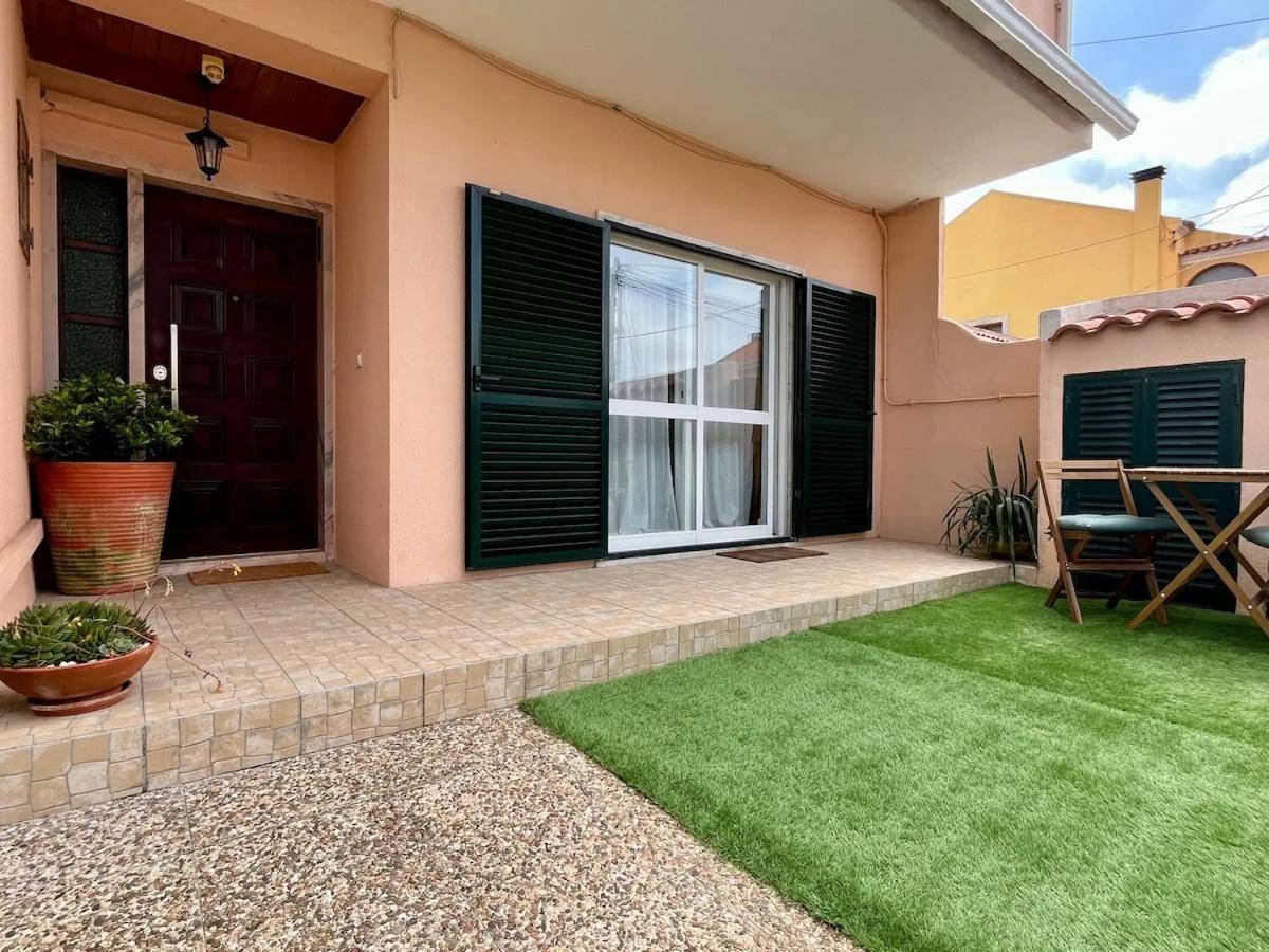 Housing Floor with private yard photo