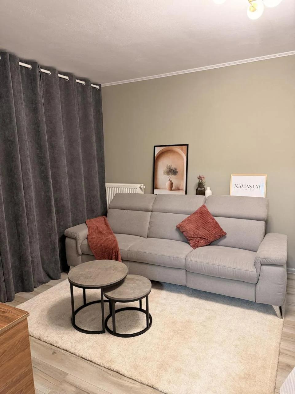 2 Beds - Free Parking - Steps to Coresi Mall photo