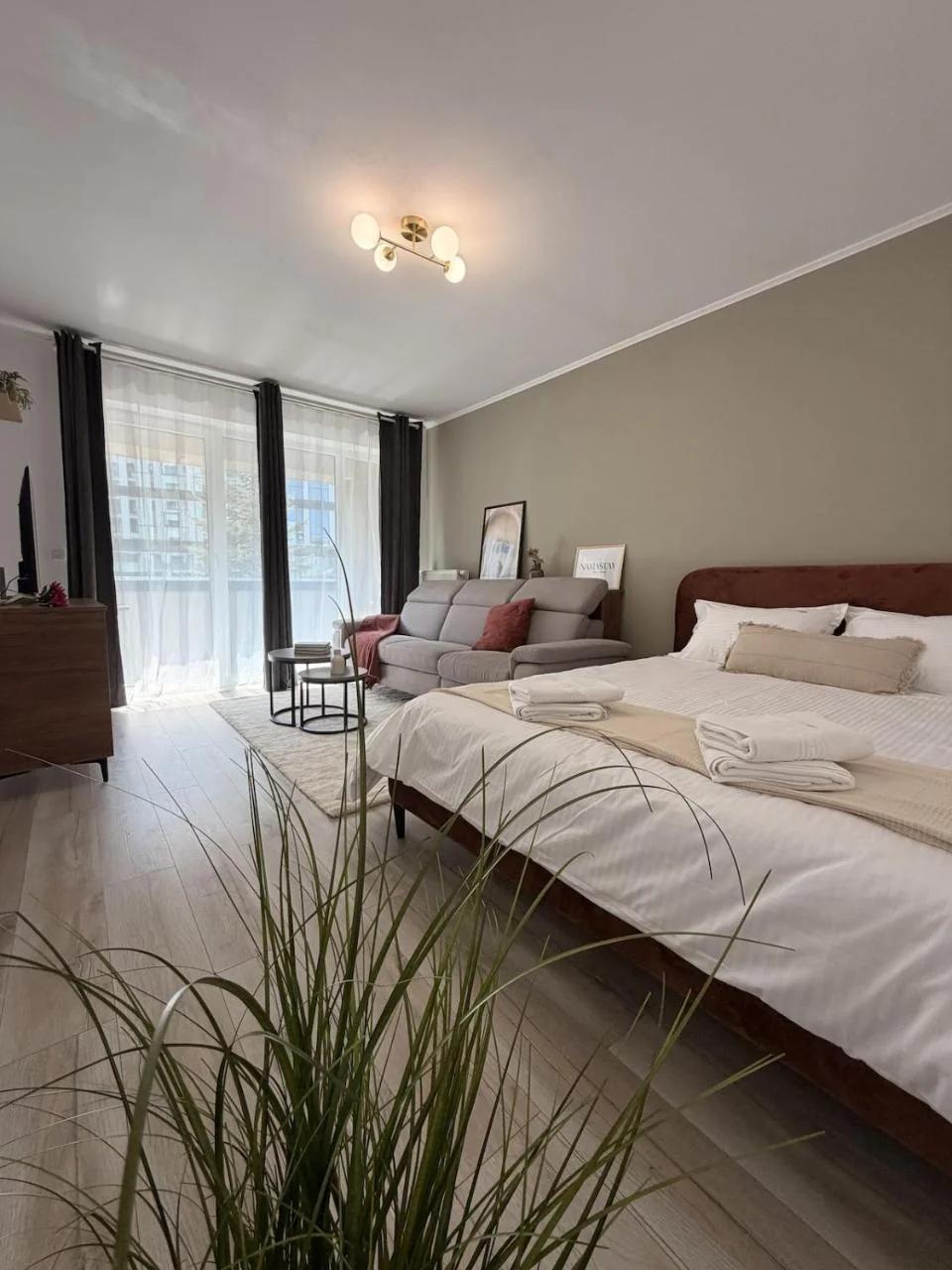 2 Beds - Free Parking - Steps to Coresi Mall photo