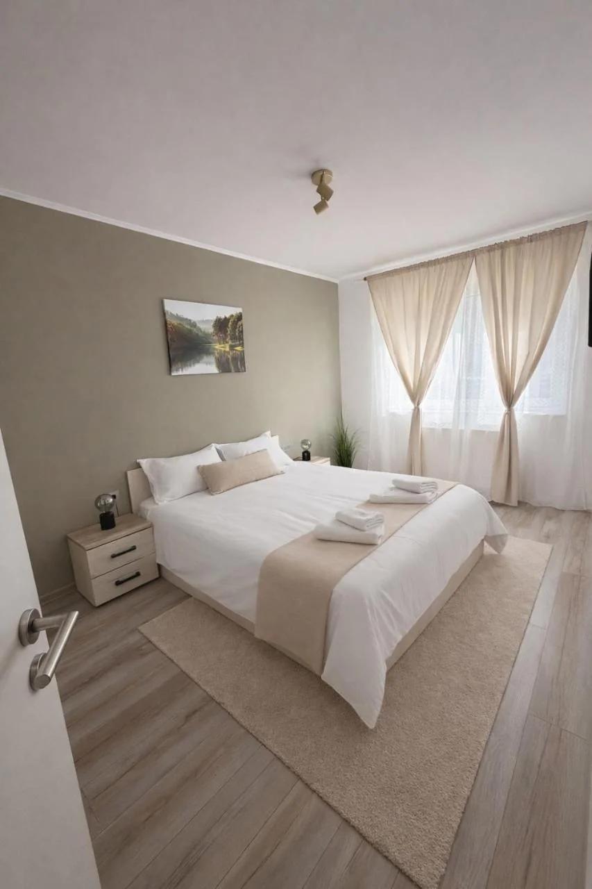 2 Beds - Free Parking - Steps to Coresi Mall photo