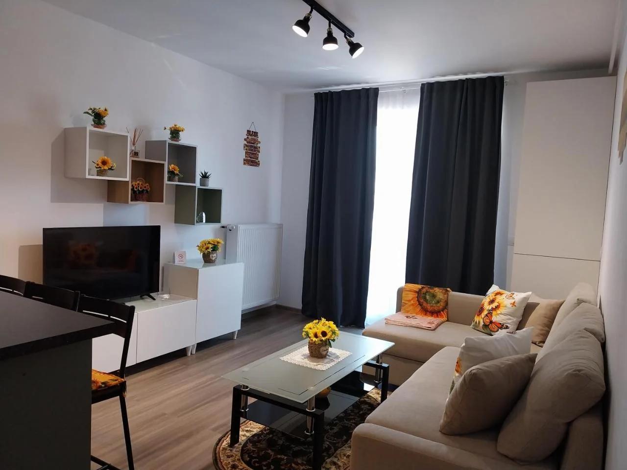 Casa cu Floarea Soarelui photo