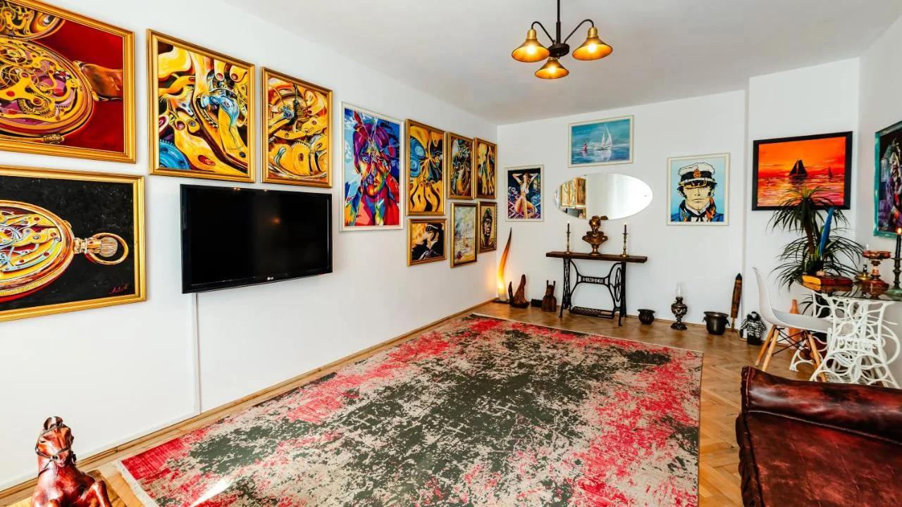 Central Art Apartment with Treasure Hunt, Free Parking & Self Check-In photo