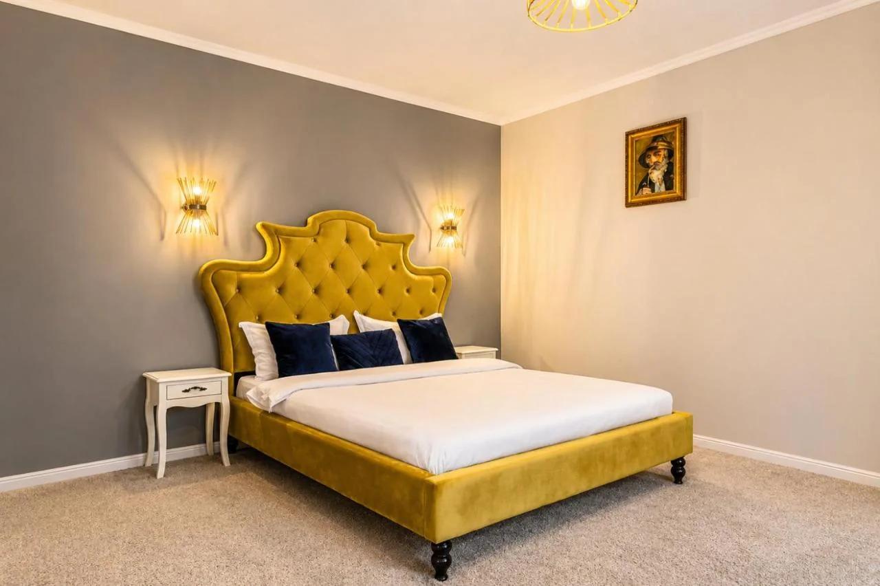 Dallure House Boutique - Old Town Brașov - Self Check-In