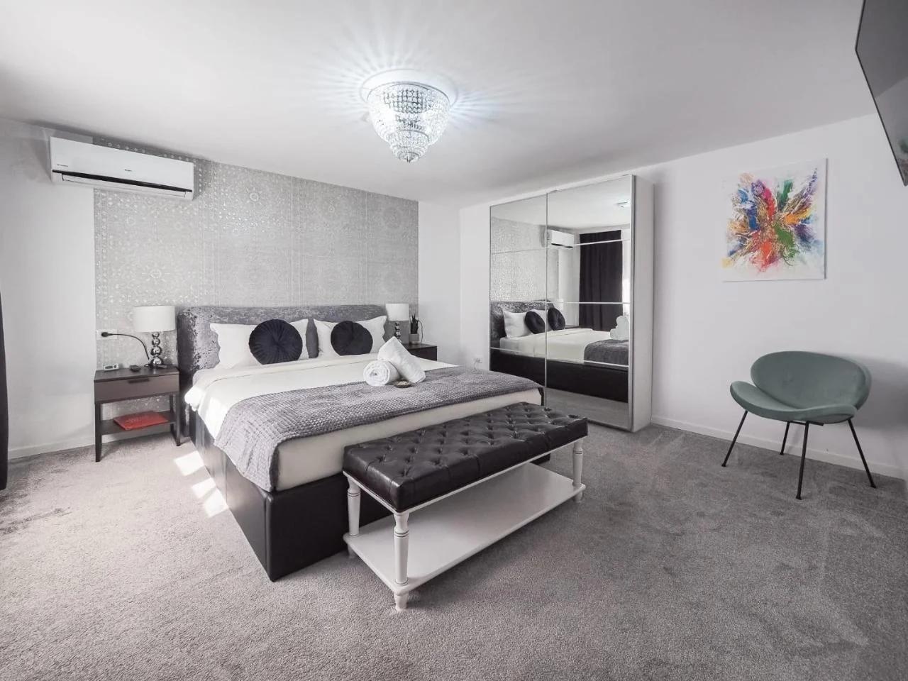 For You Apartments Gold & Silver photo
