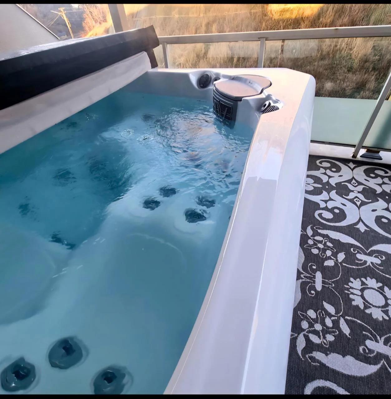 GLAMOUR VOX - Apartament Romantic cu Jacuzzi Privat în Cluj-Napoca photo