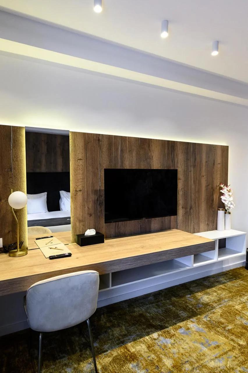 Iza Hotel photo