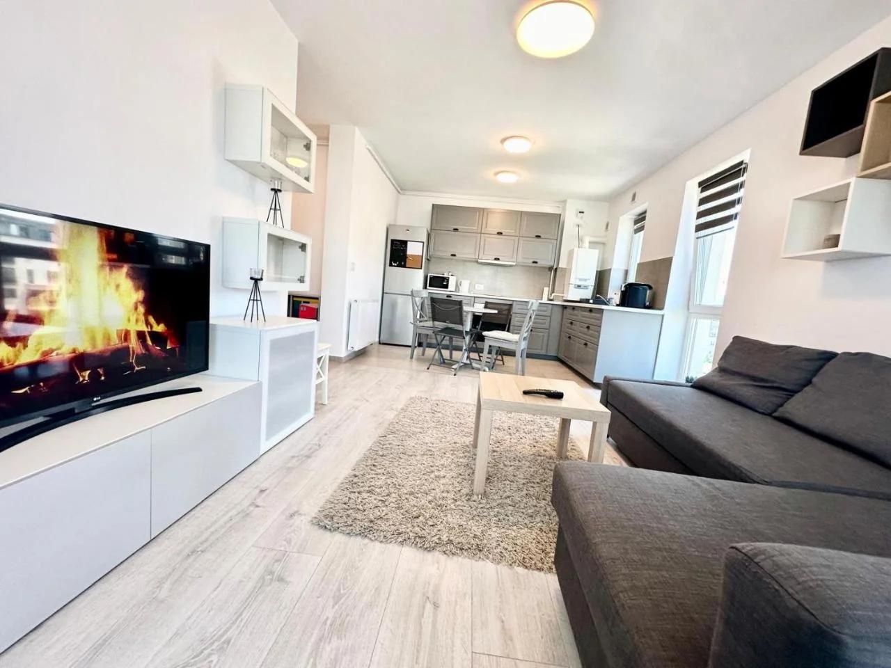 Kasper Coresi Mall - Rise Private Apartments & Suites foto