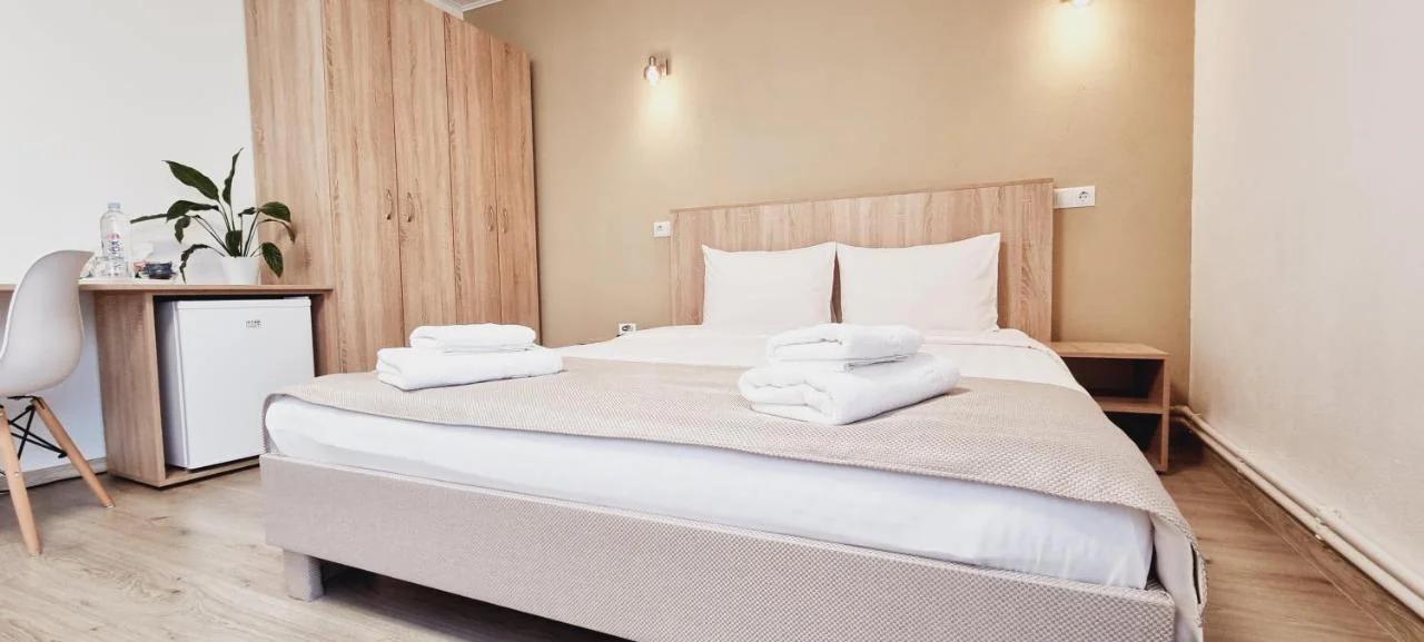 LINDENHAUS- Cazare linistita aproape de centrul Sibiului, parcare stradala gratuita, WiFi photo