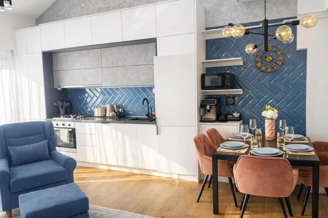 Mid Azure Residence, free parking, self check-in