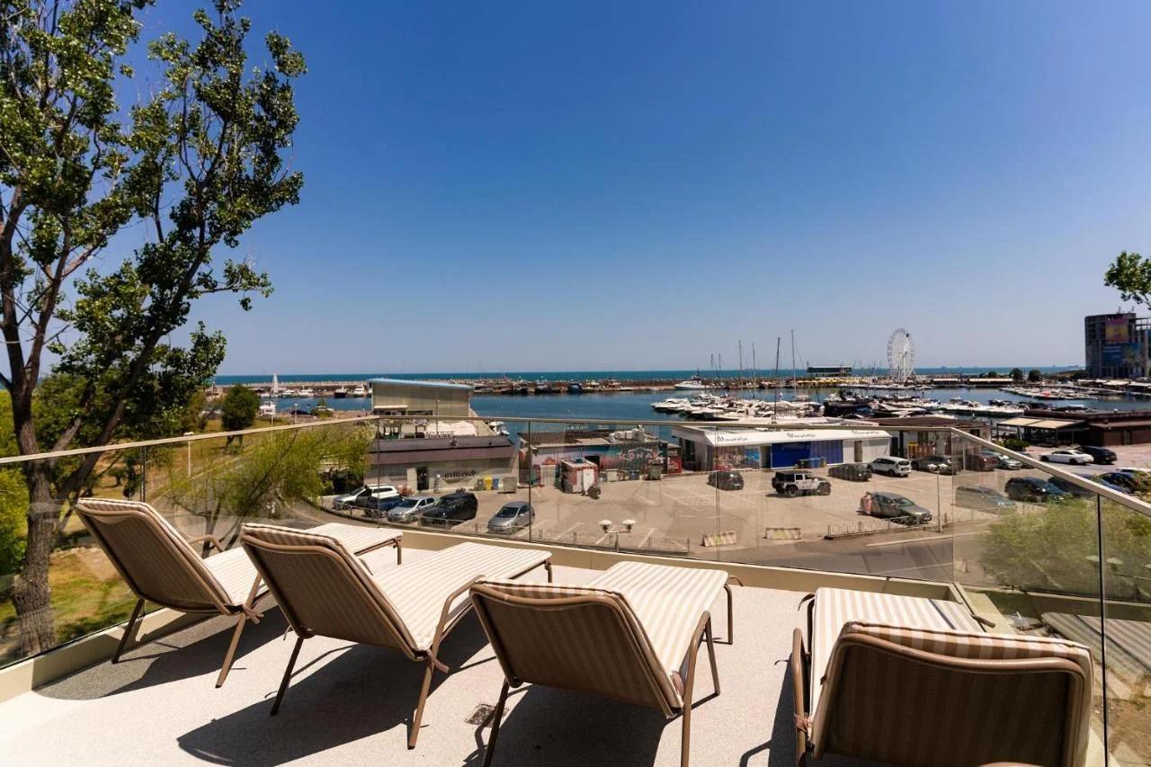Rezident Tomis Marina photo