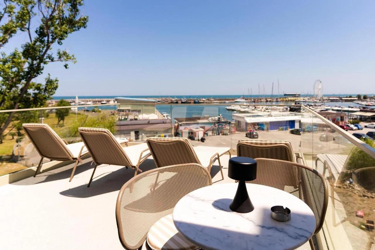 Rezident Tomis Marina photo