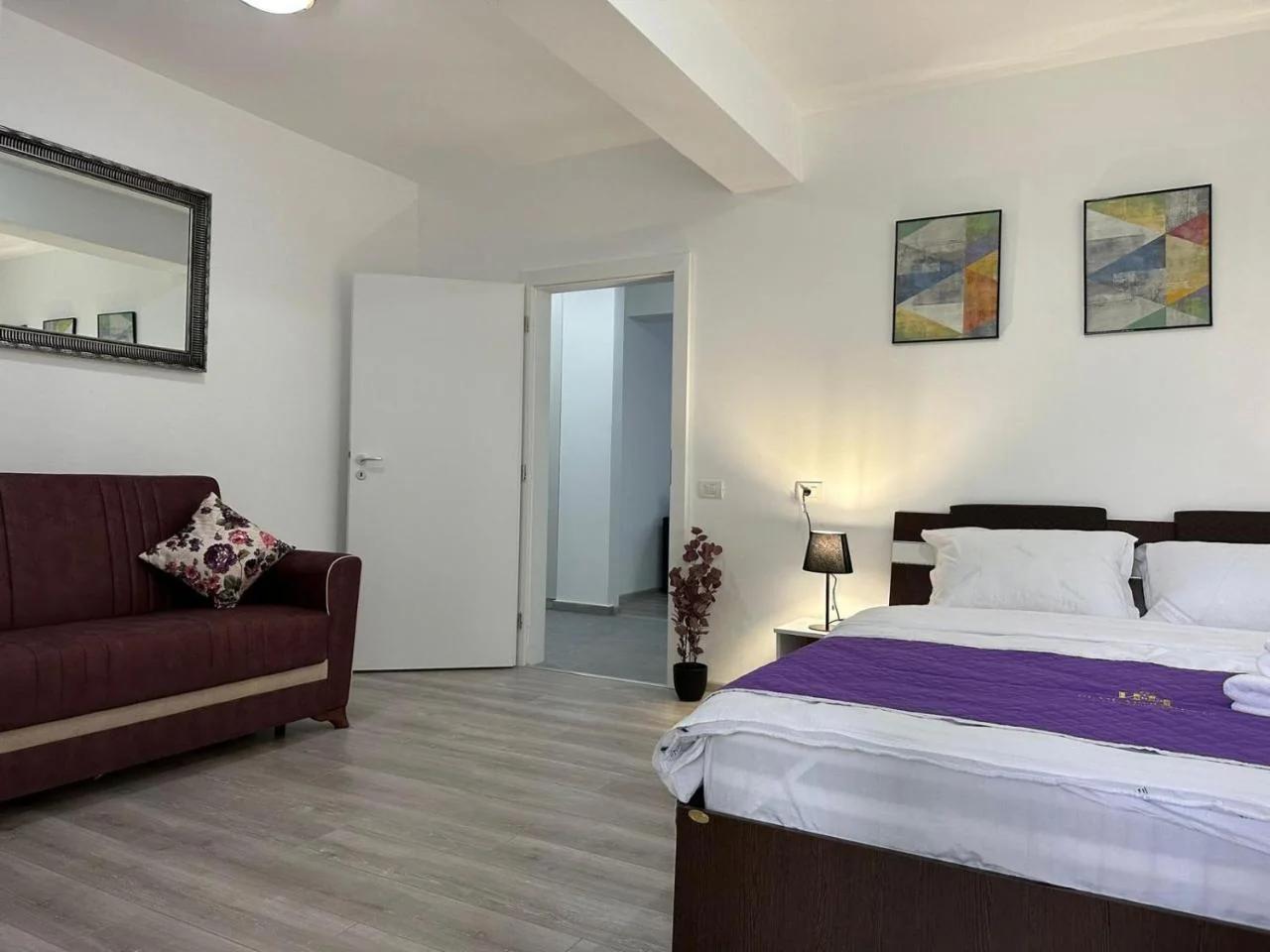 Town Apartments Coresi Mall Area by Glam Story - Parking Option foto