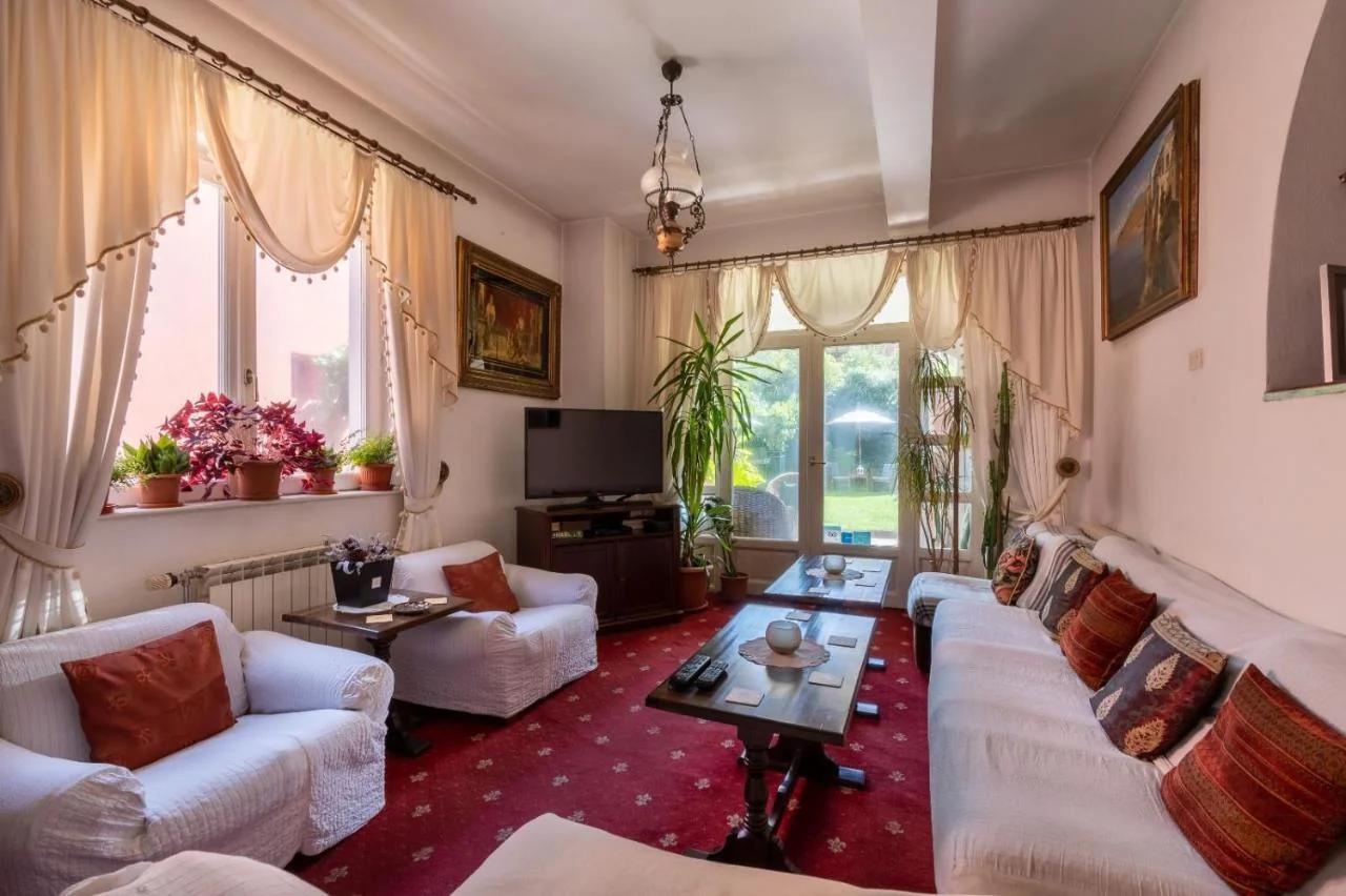 Villa-Hotel Escala photo