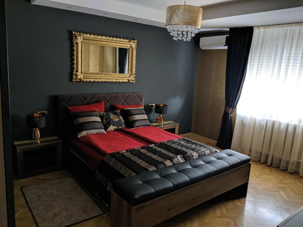Golden Mirror Apartment photo
