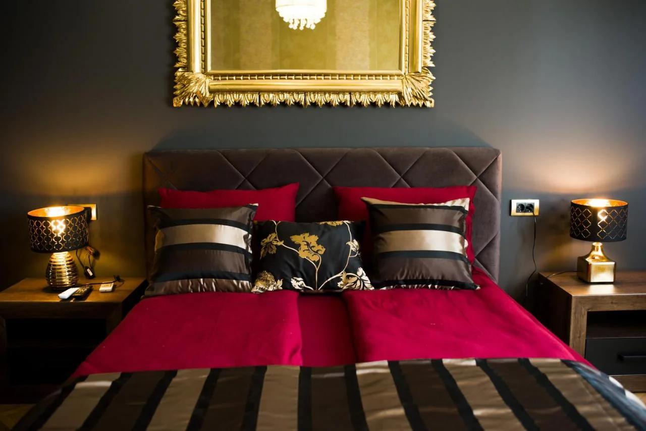 Golden Mirror Apartment photo
