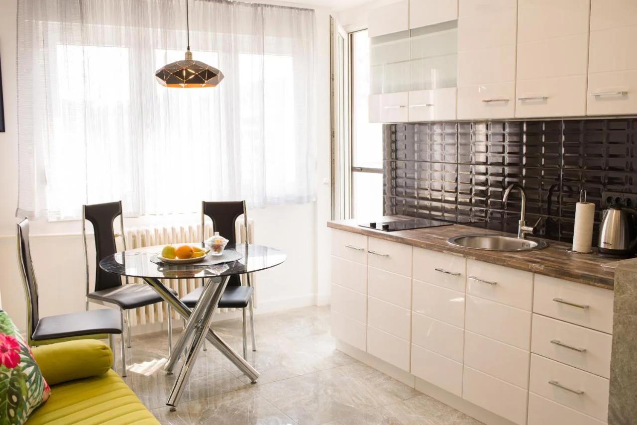 Golden Mirror Apartment photo