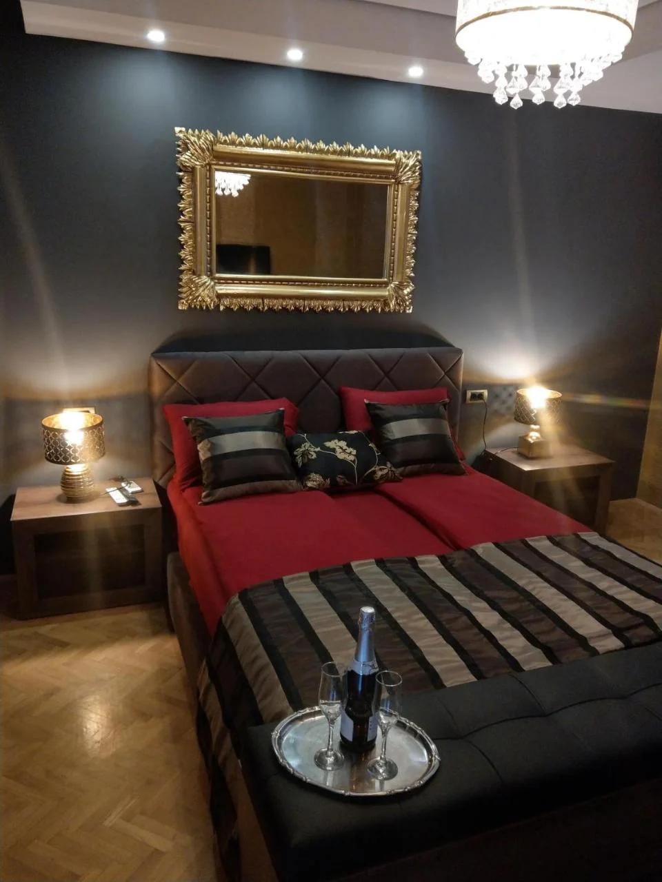 Golden Mirror Apartment photo