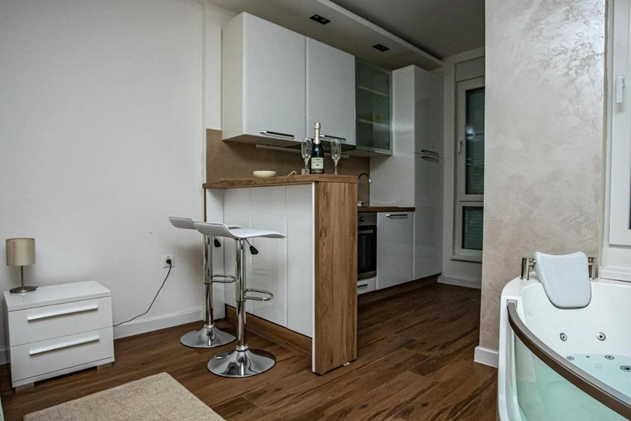 Jacuzzi Lux Apartman foto