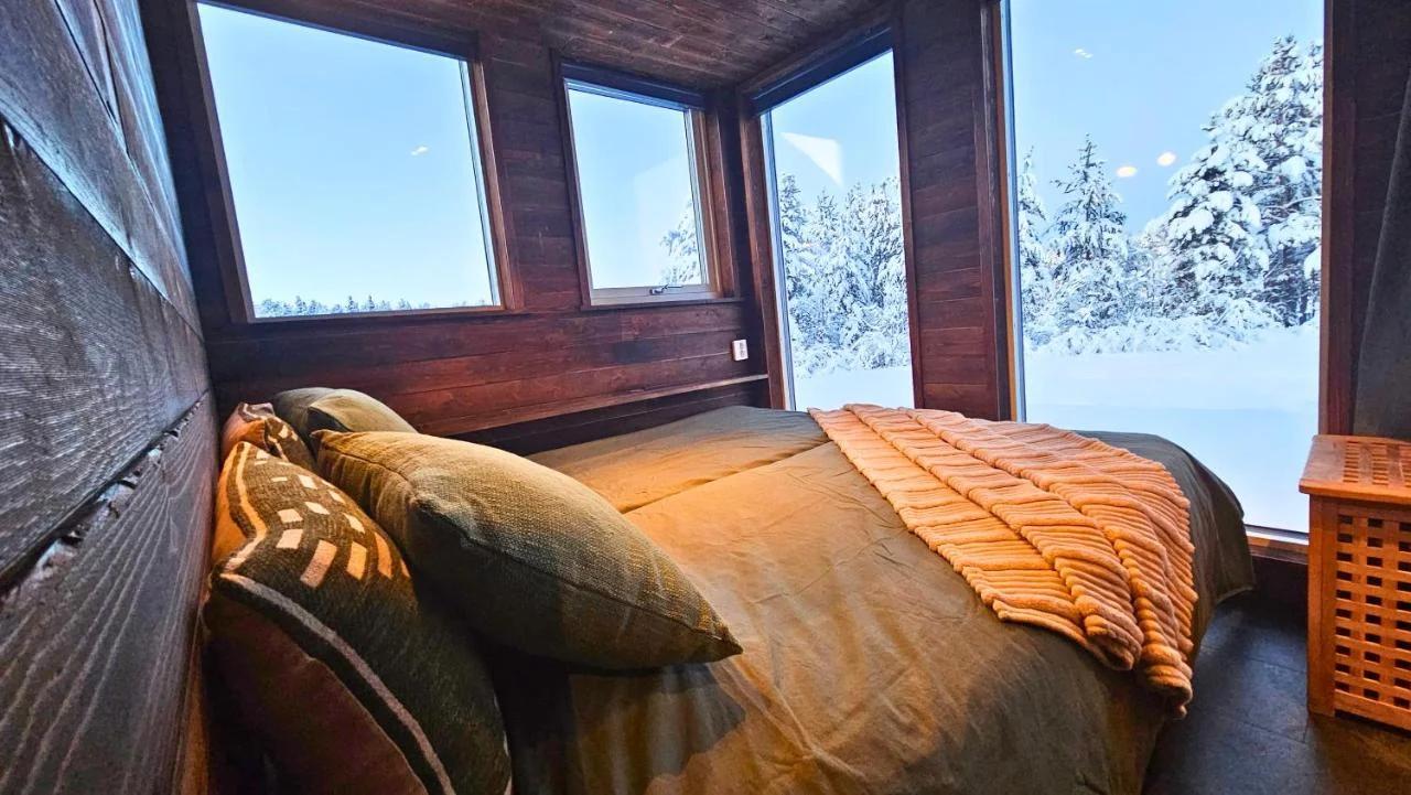 Reindeer Riverfront Aurora lodge photo