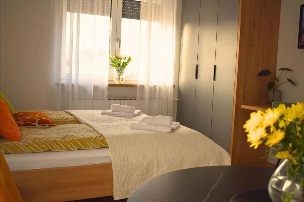 Ahat apartment- Modern stay near center & free parking photo