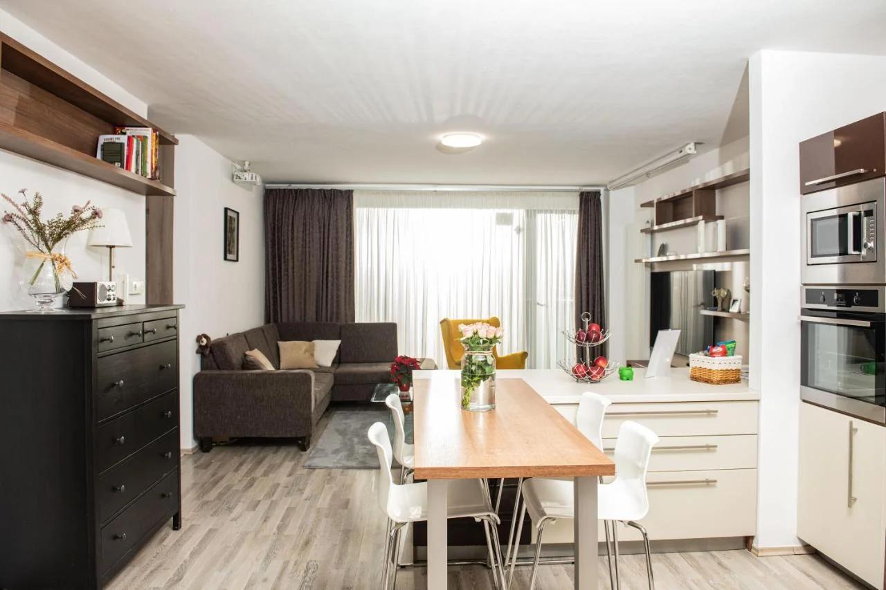 Forest Park Garden Apartment photo