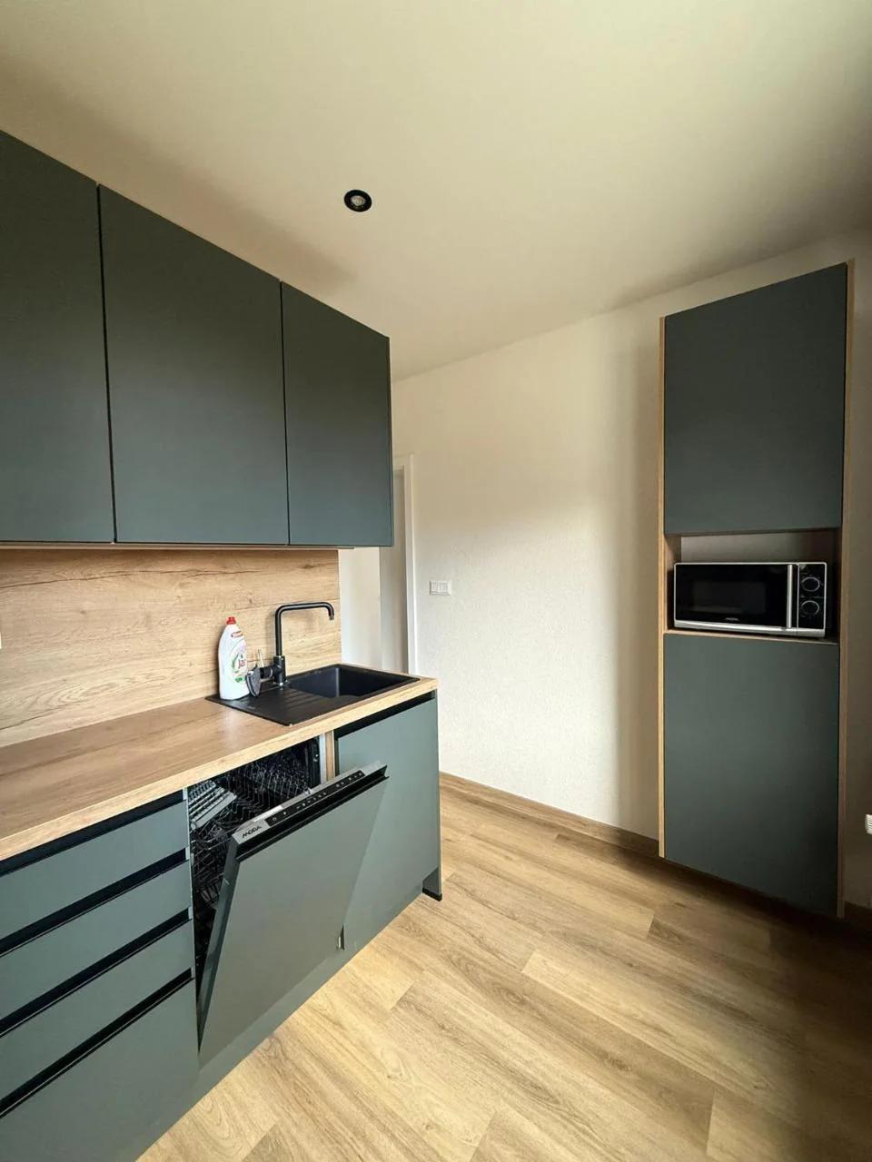 Mid-Town Spacious Apartment photo