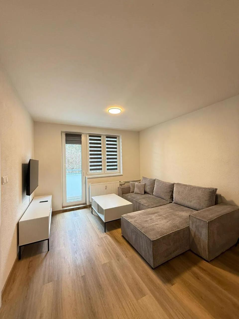 Mid-Town Spacious Apartment photo