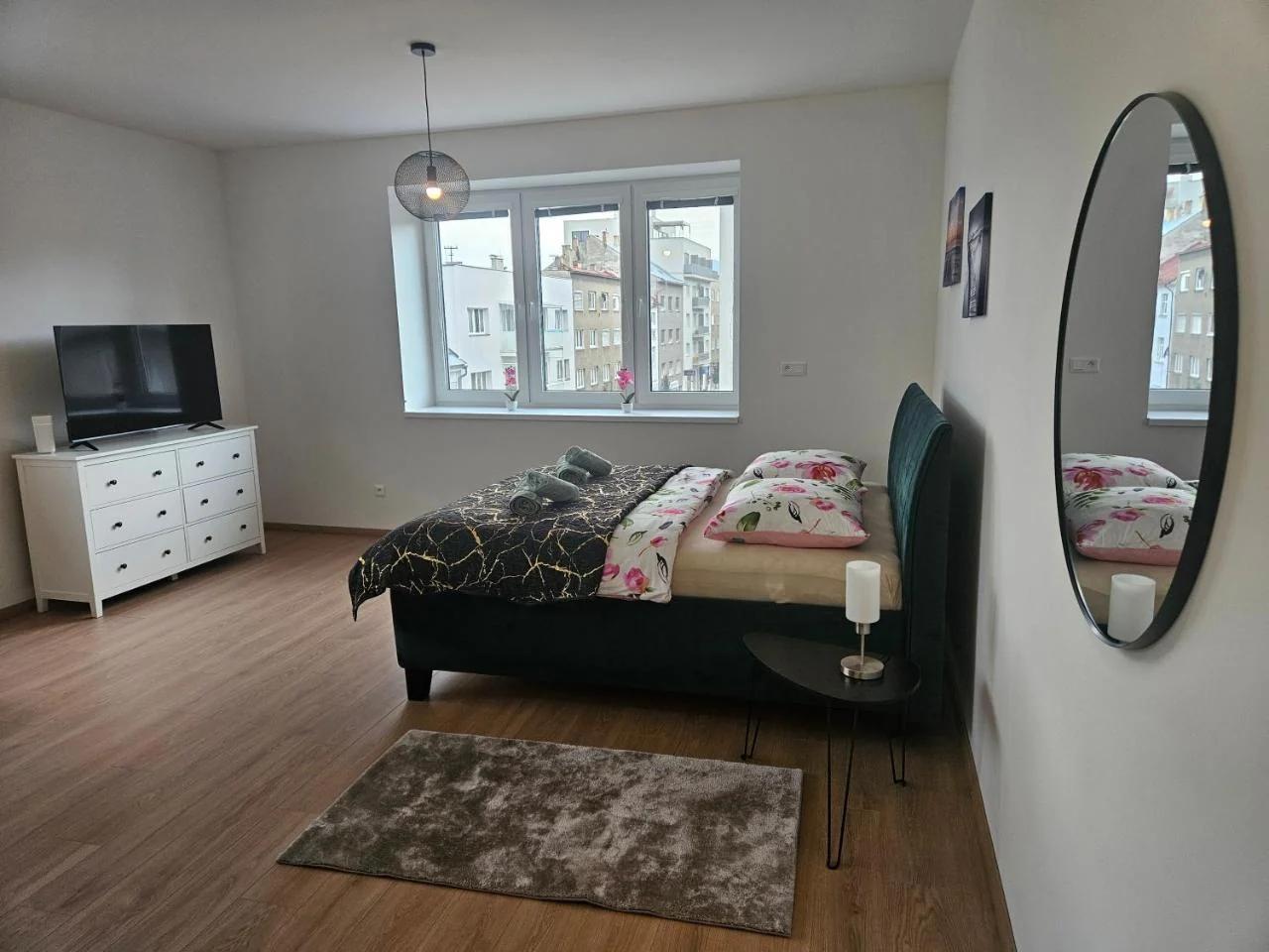 Nový Apartmán KVETINKA v centre Žiliny s KAVIARŇOU photo